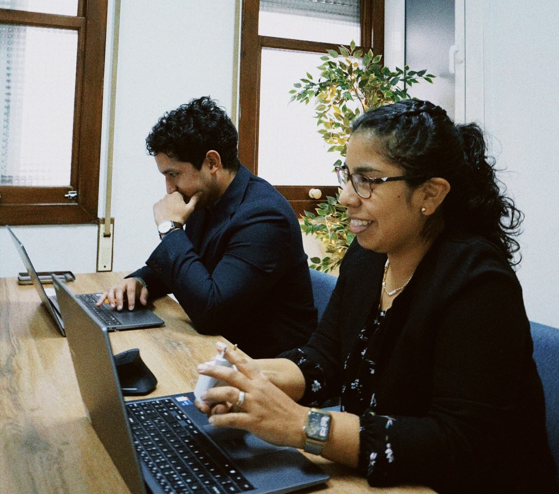 1765026650937-Nohe y angel.jpg